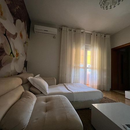 Sunkissed Centre Apartment Vlora Kültér fotó